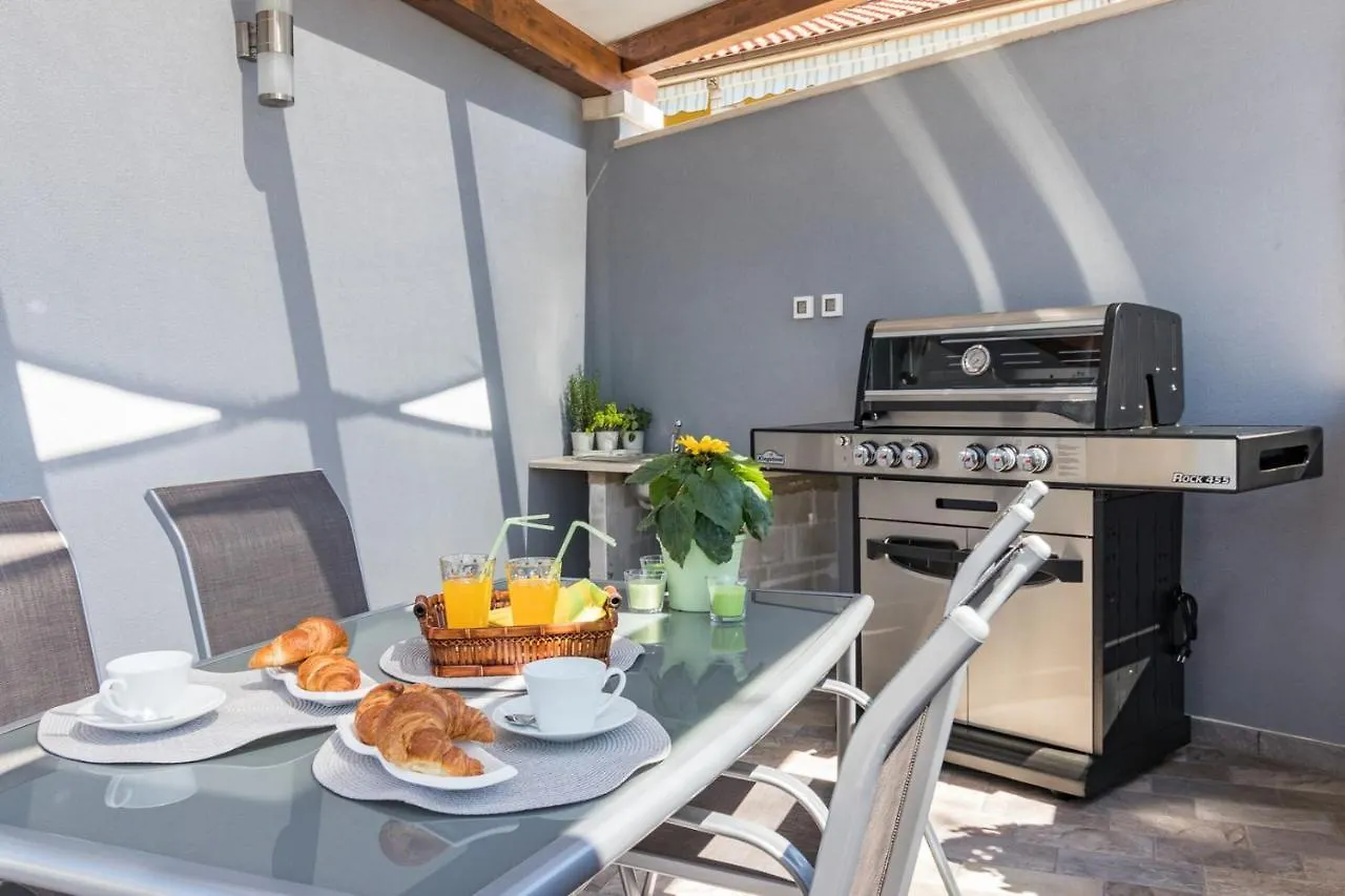Villa Sunny Home Galizana 0*,  Croatia