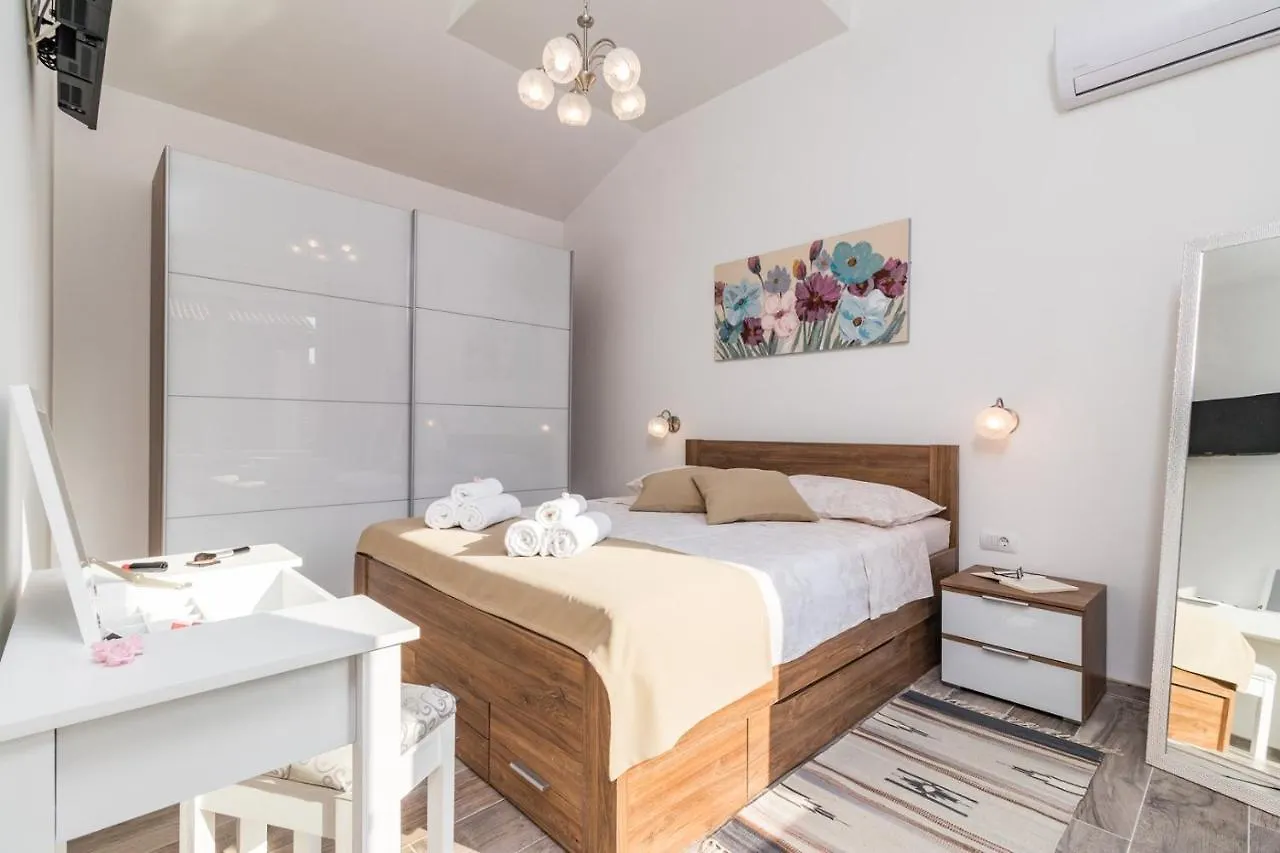 Villa Sunny Home Galizana 0*,  Croatia